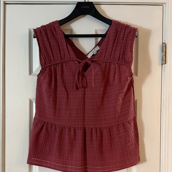 LOFT Tops - LOFT Textured Sleeveless Blouse in Deep Red